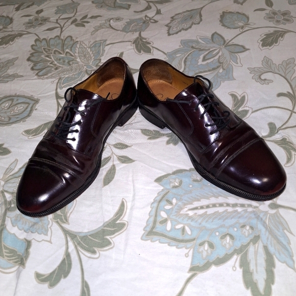 A pair of Cole Haans men's leather Oxfords in a size 9D. They're pre-loved - Picture 1 of 11